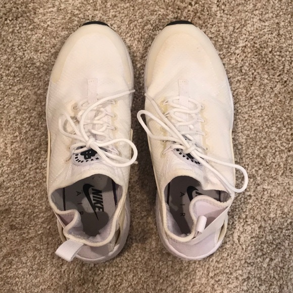 white Nike Huarache sneakers - Picture 1 of 4